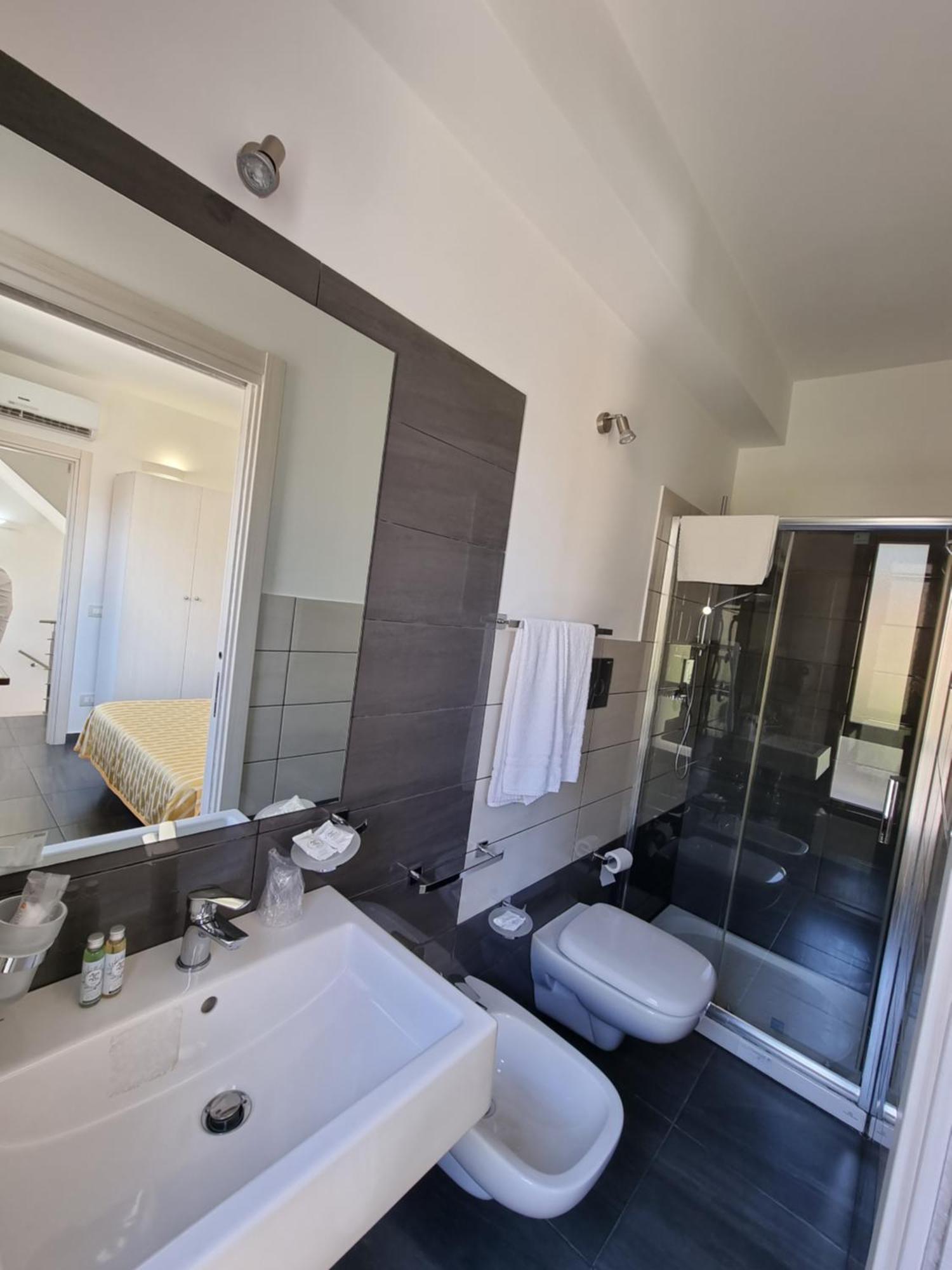 Aliai Hotel 3*
